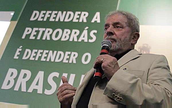 Delegado da Polícia Federal pede que Lula seja ouvido na Lava Jato
